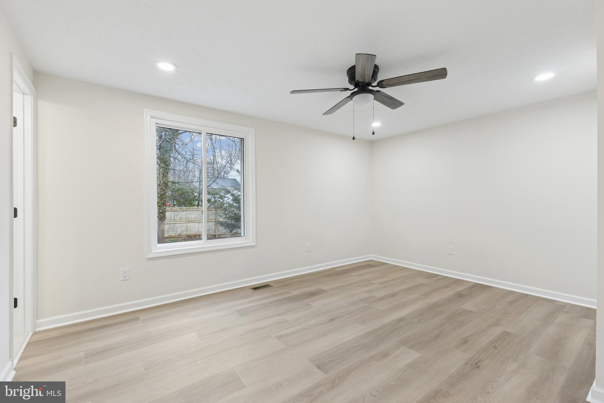 COUNTRY CLUB LAKE - Residential