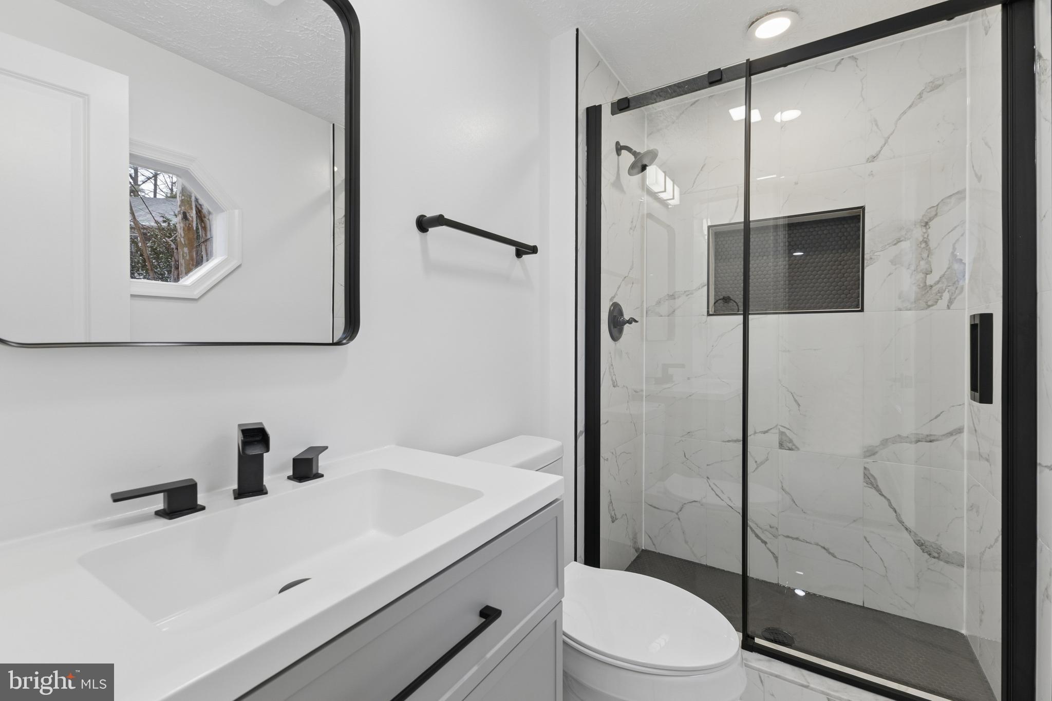 COUNTRY CLUB LAKE - Residential