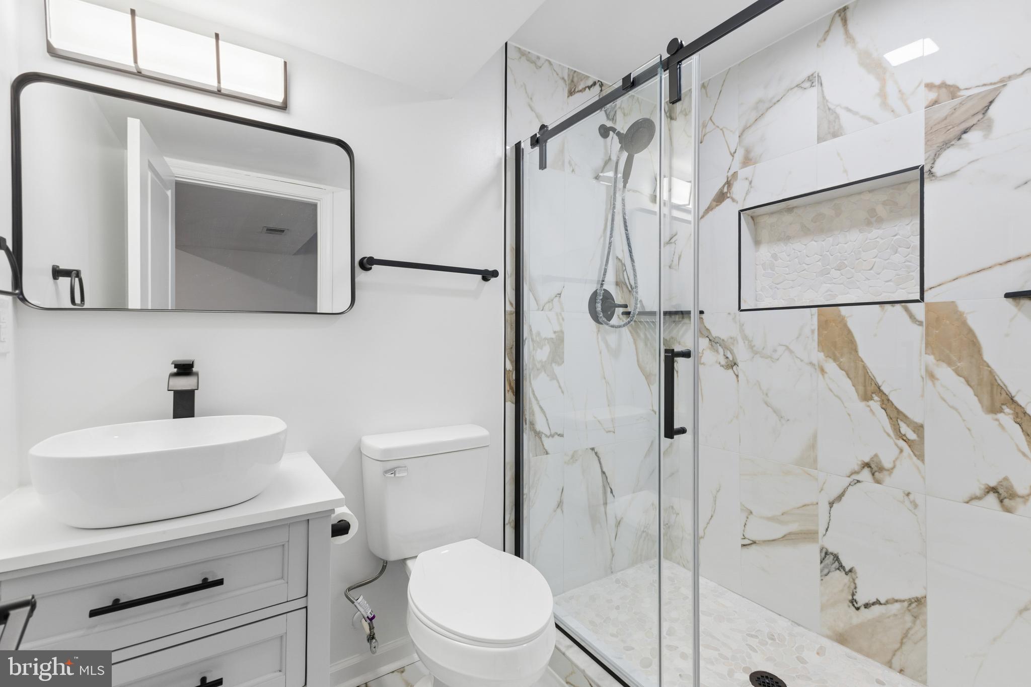 COUNTRY CLUB LAKE - Residential