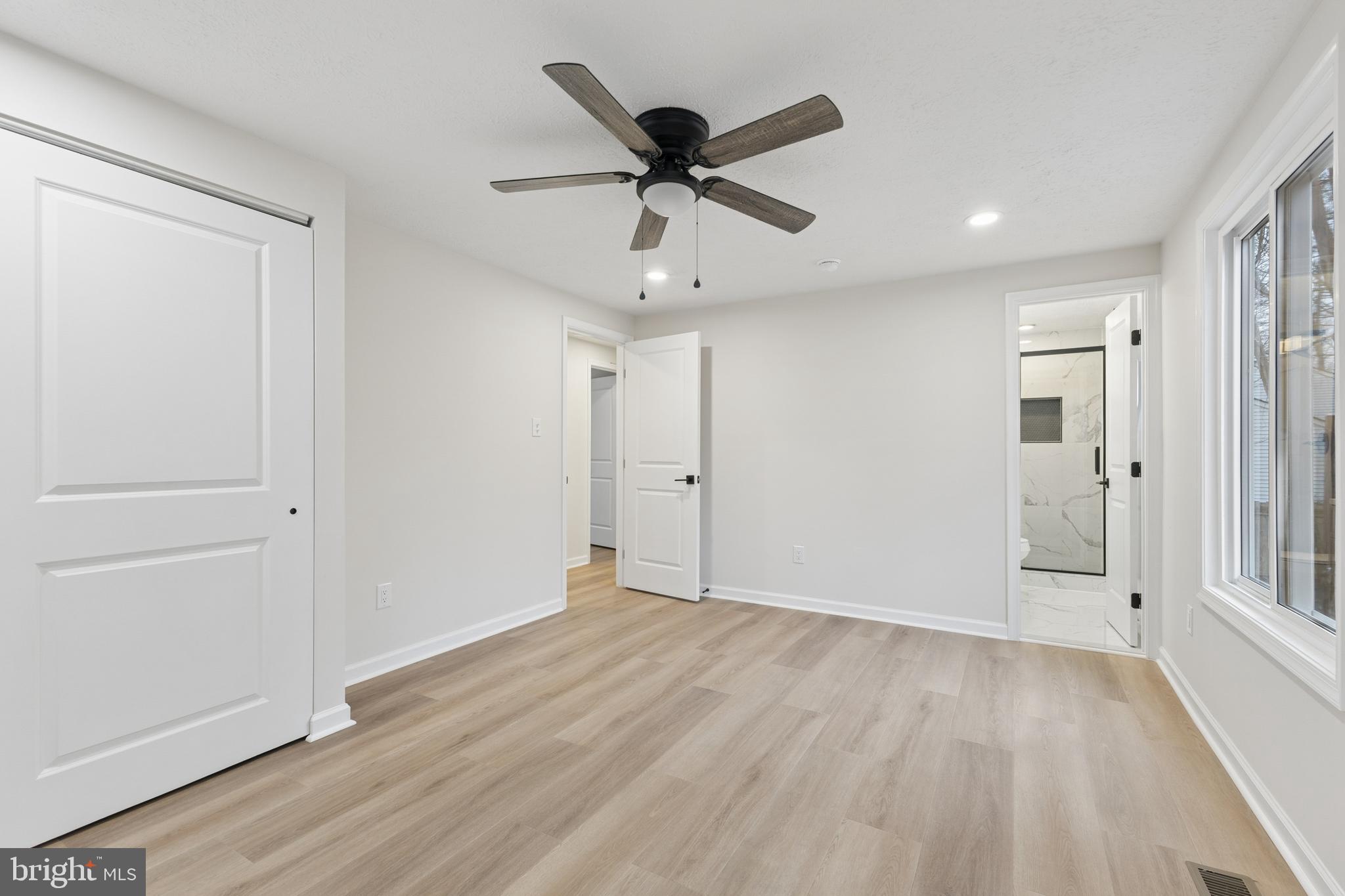 COUNTRY CLUB LAKE - Residential