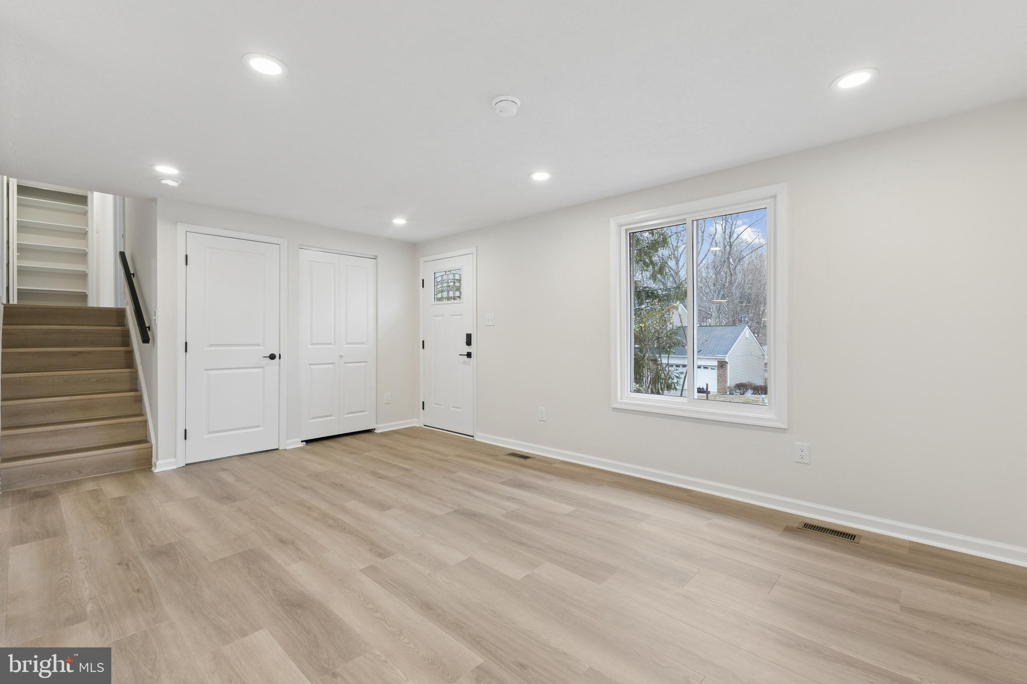 COUNTRY CLUB LAKE - Residential