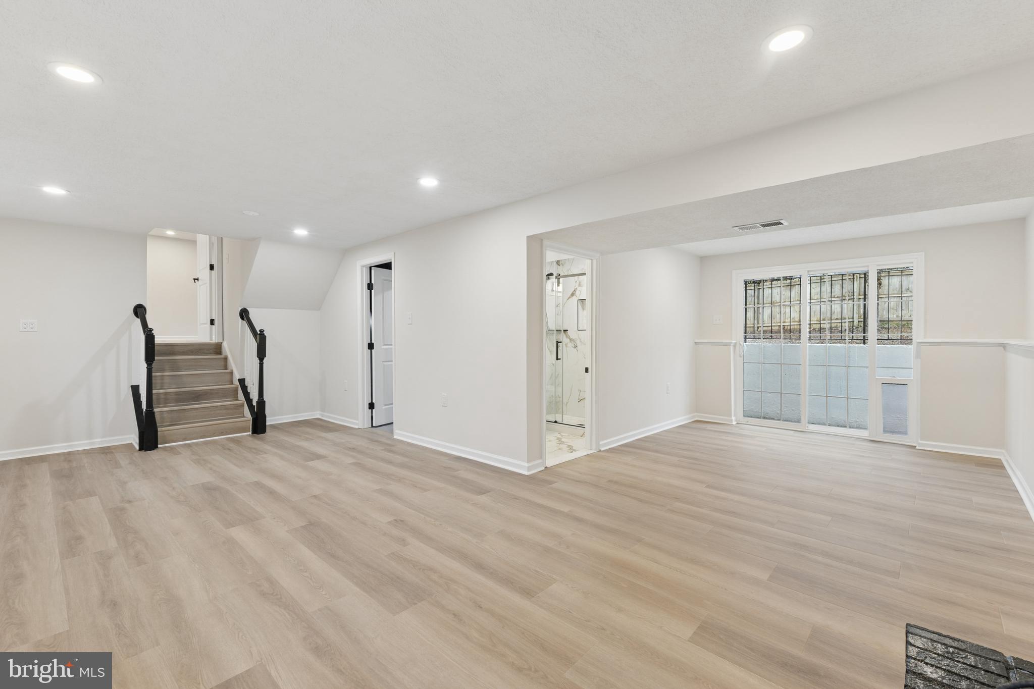 COUNTRY CLUB LAKE - Residential