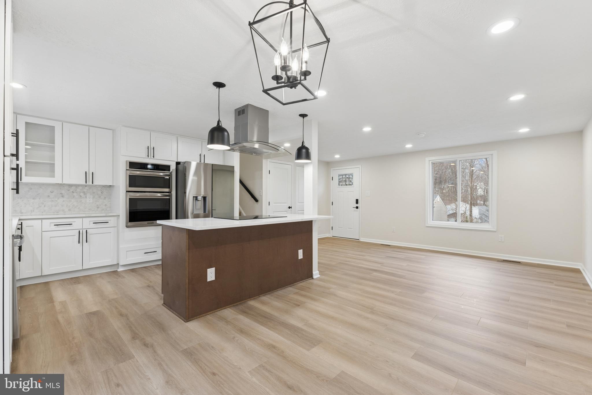 COUNTRY CLUB LAKE - Residential