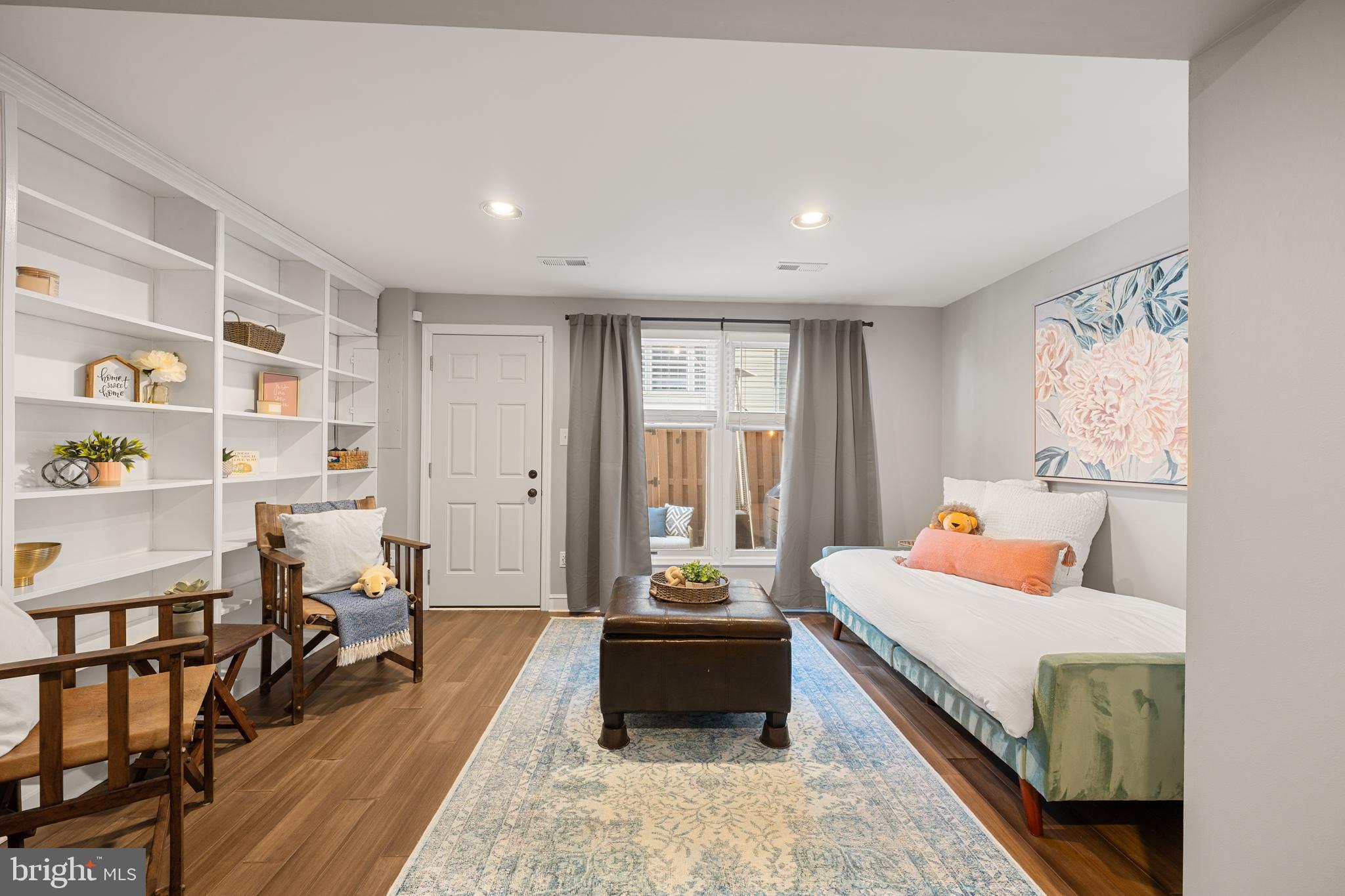 BARCROFT TOWNHOME - Residential