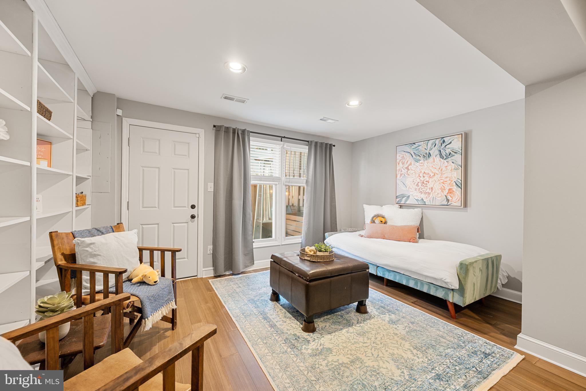 BARCROFT TOWNHOME - Residential