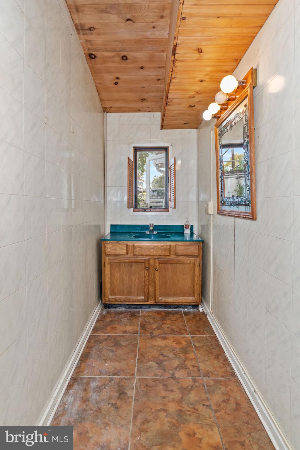 CRYSTAL BEACH MANOR - Residential