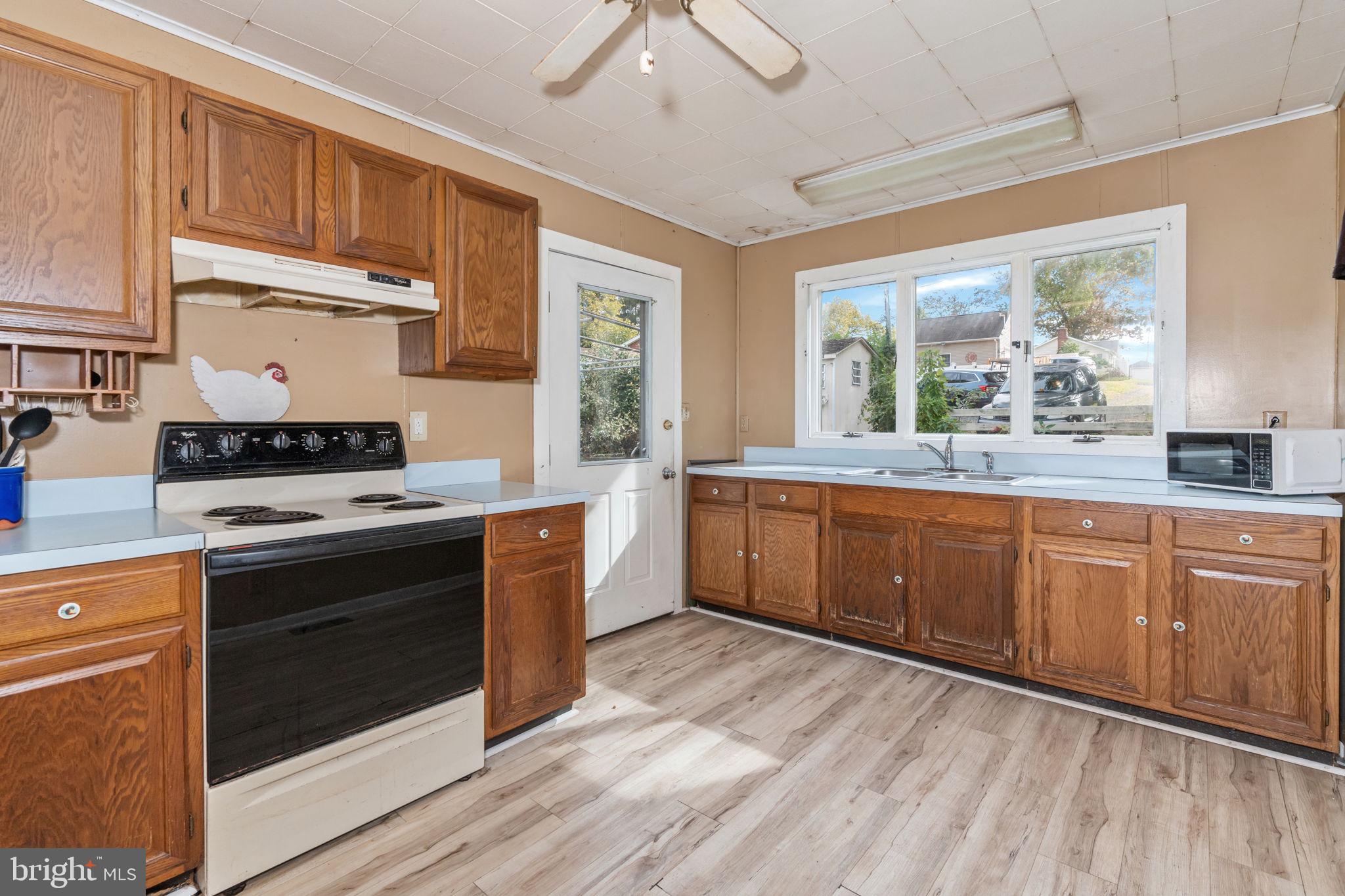 CRYSTAL BEACH MANOR - Residential