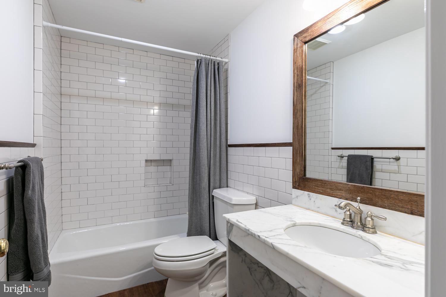 TIMBERLAKE ESTATES - Residential