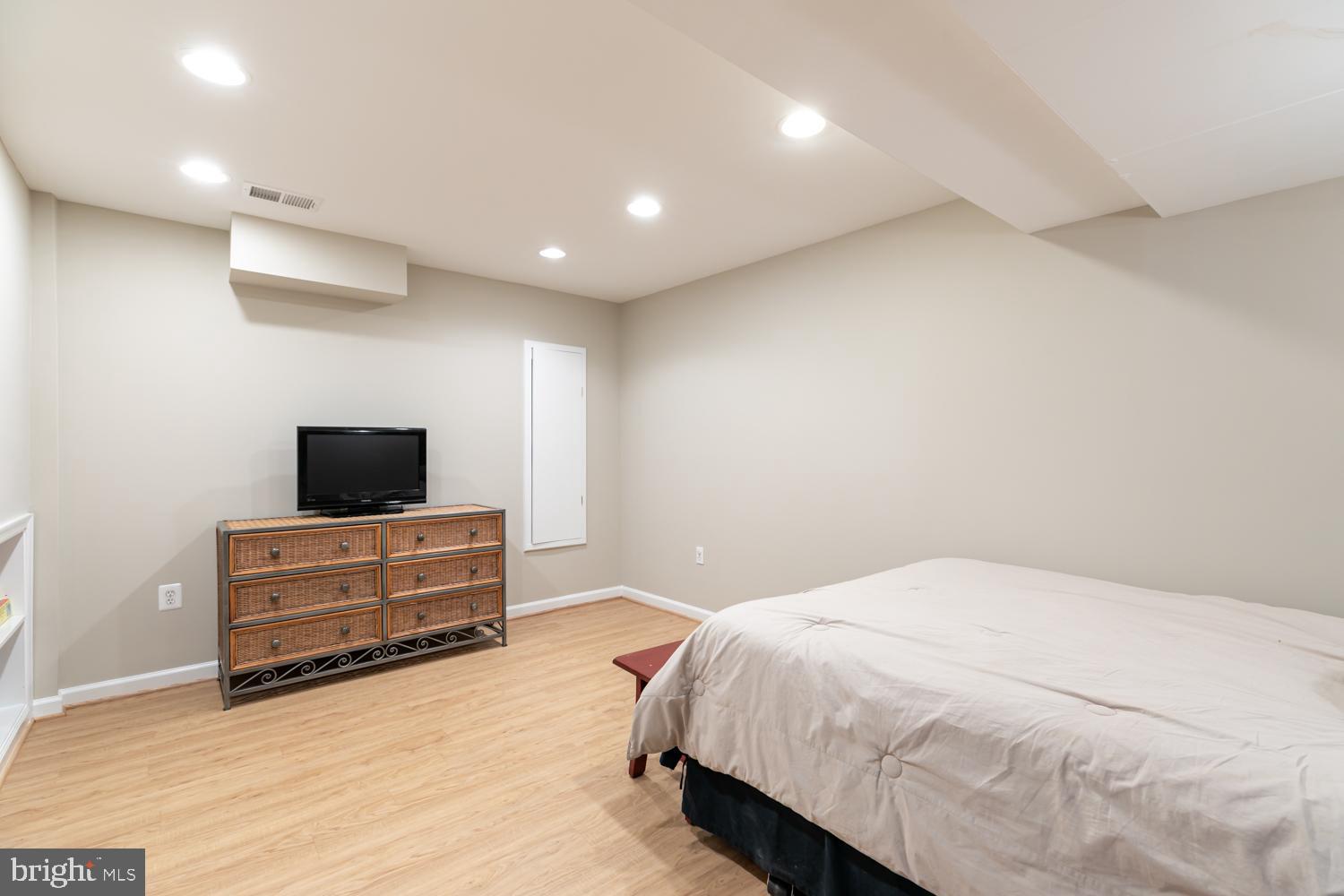 TIMBERLAKE ESTATES - Residential