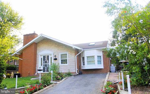 Photo of 202 S Cherry Street, FALLS CHURCH, VA 22042 (MLS # VAFA2003960)