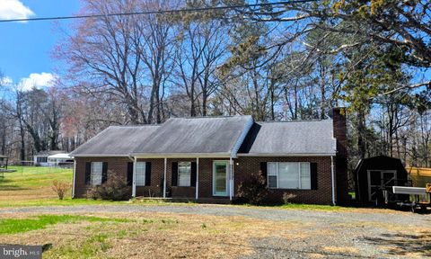 4 SWAN DRIVE FREDERICKSBURG VA 22405