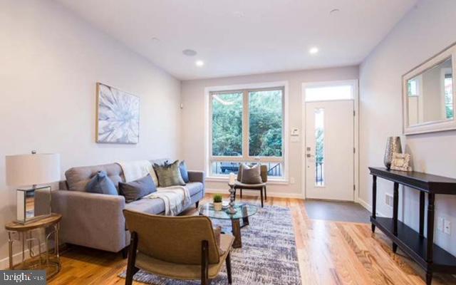 POINT BREEZE - Residential Lease