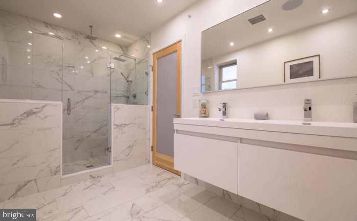 POINT BREEZE - Residential Lease
