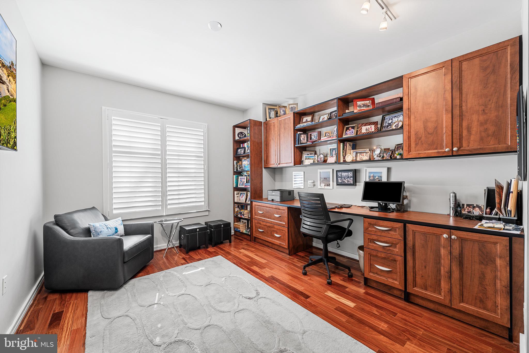 CORINTHIAN - Residential