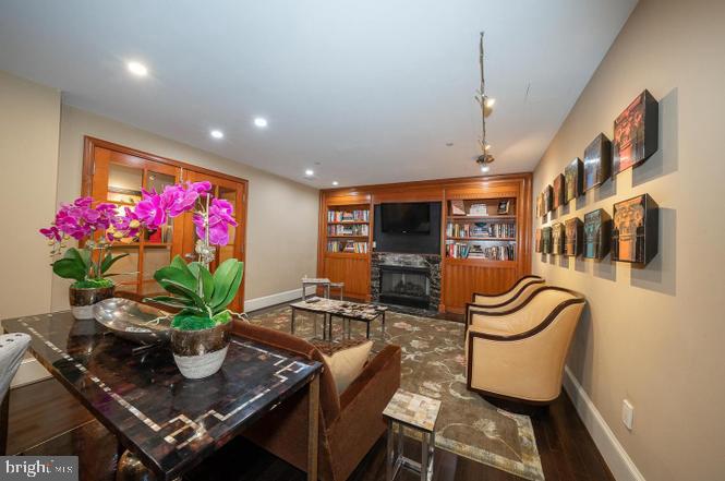 CORINTHIAN - Residential