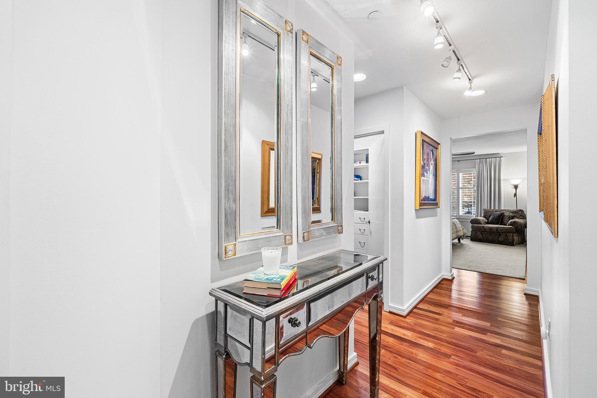 CORINTHIAN - Residential