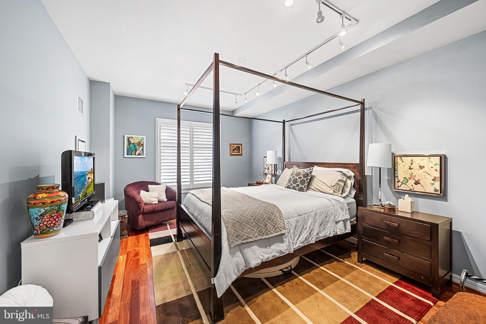 CORINTHIAN - Residential