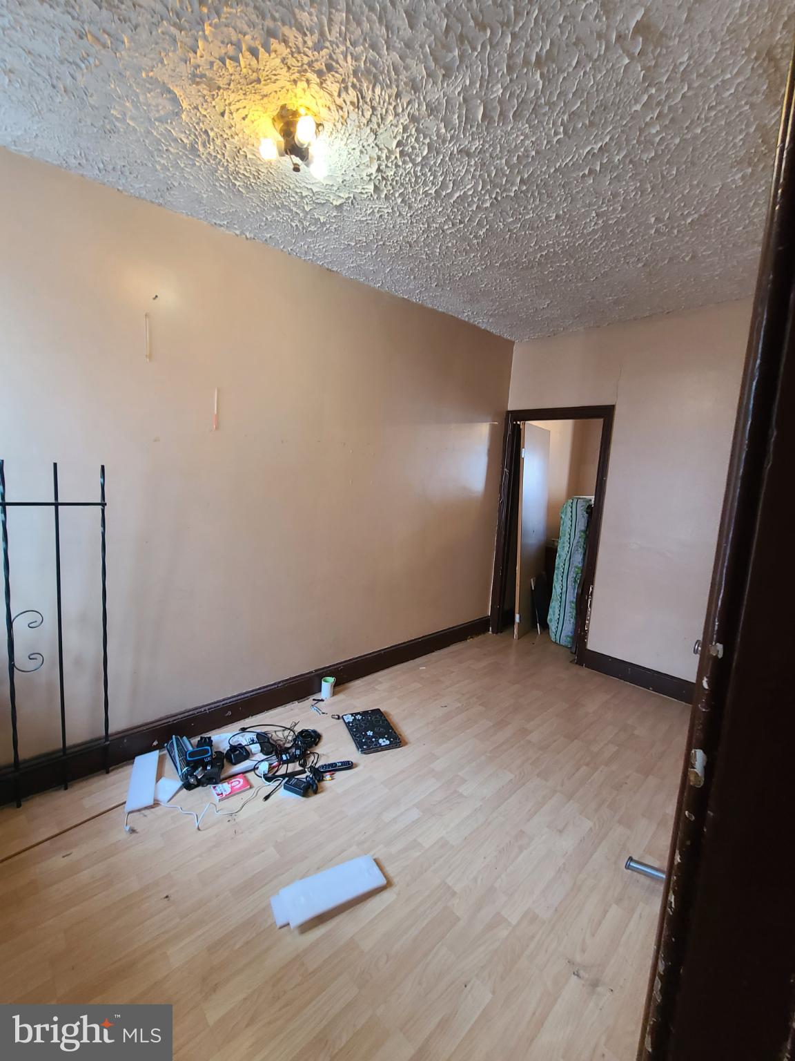 EAST KENSINGTON - Residential