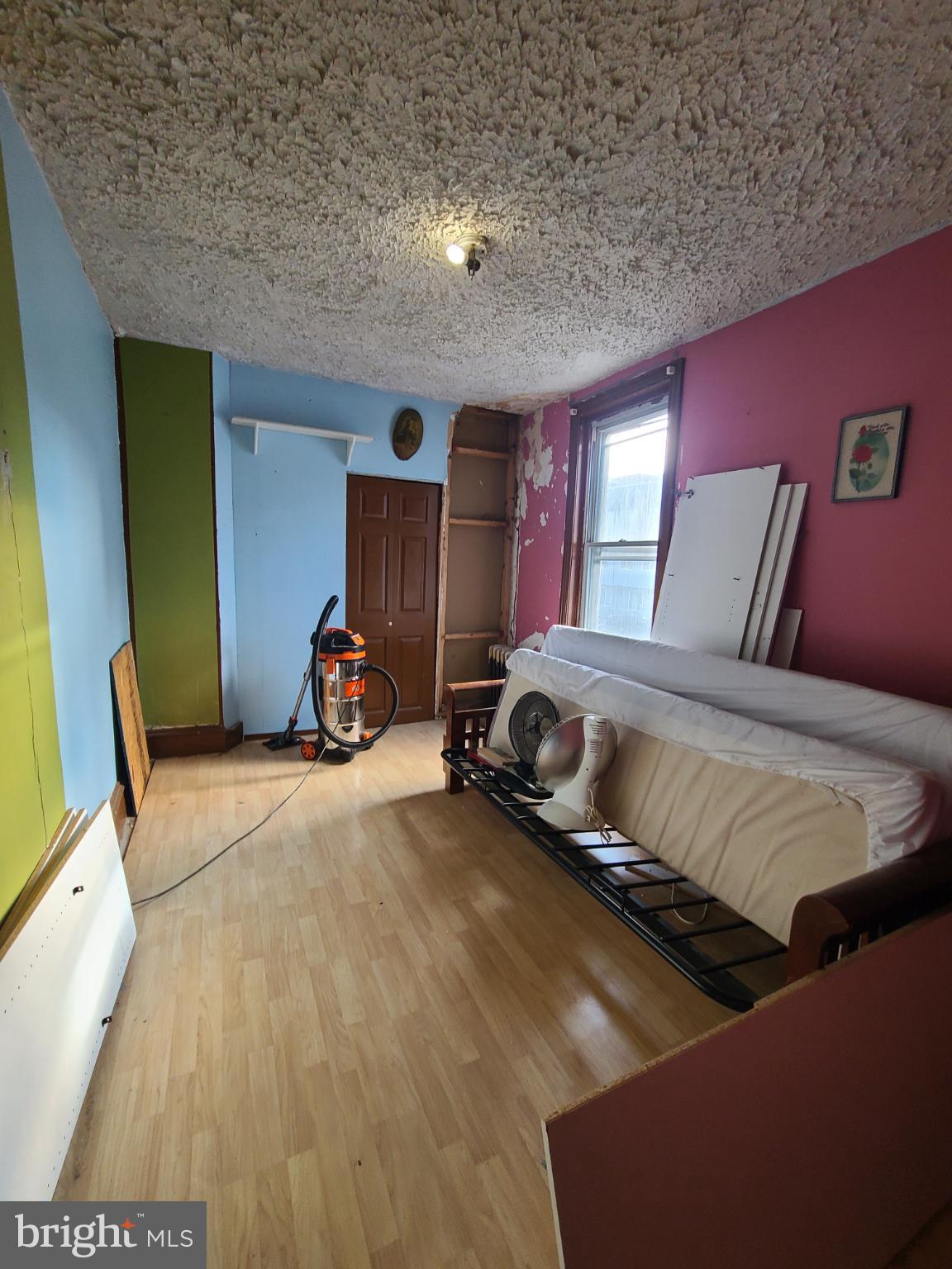 EAST KENSINGTON - Residential