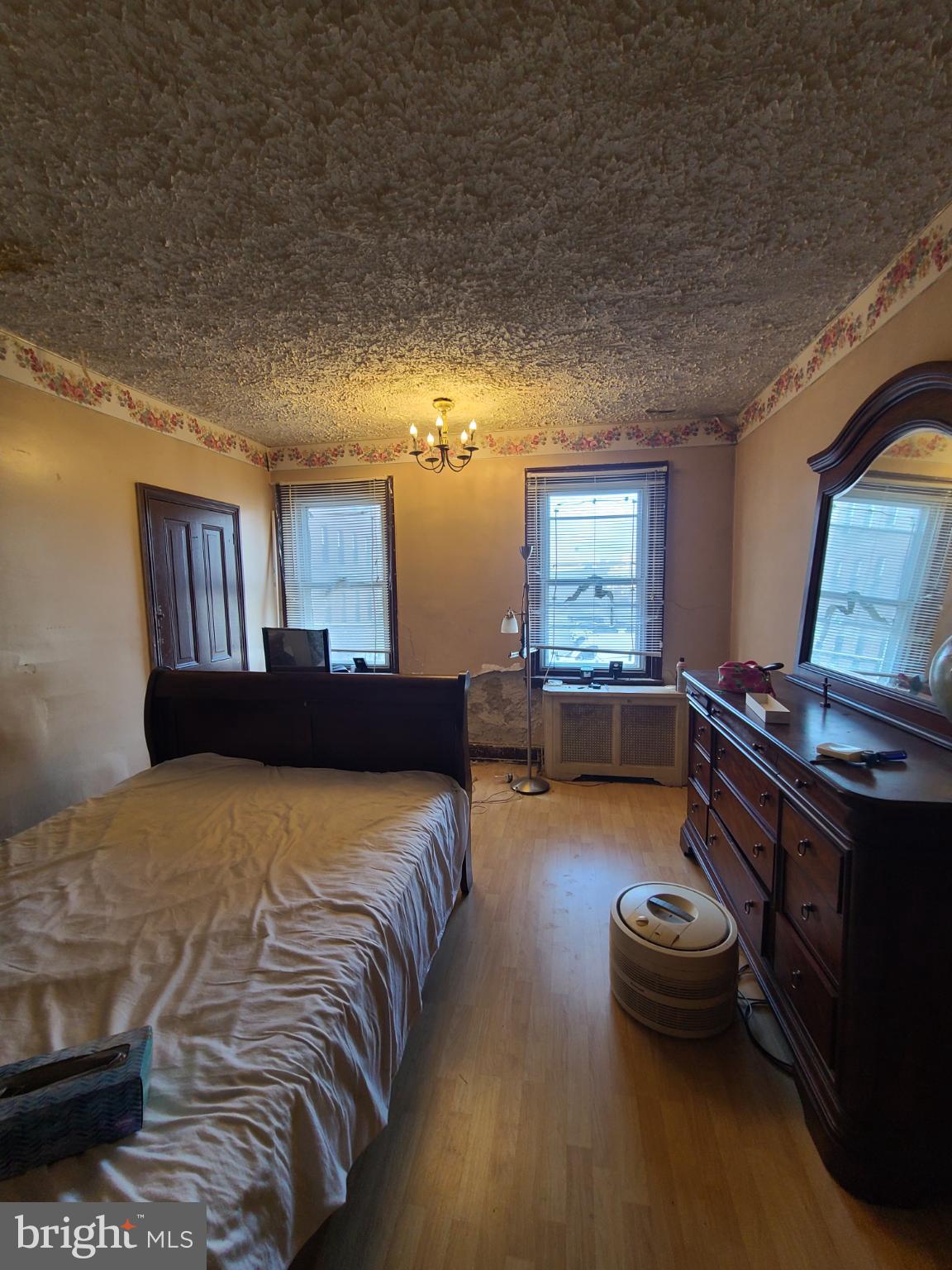 EAST KENSINGTON - Residential