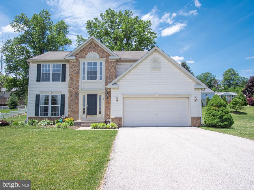 WELL MAINTAINED 4BR/2.5 BATH COLONIAL . CONVENIENT LOCATION CLOSE TO 83 FOR EASY COMMUTE TO MARYLAND, YORK, HARRISBURG & LANCASTER.  WHITE EAT-IN KITCHEN WITH ISLAND. FORMAL LIVING & DINING ROOMS.  LARGE FAMILY ROOM OFF OF KITCHEN.  MASTER SUITE HAS WALK-IN CLOSET &  MASTER BATH.  3 OTHER BEDROOMS & FULL BATH ON UPPER LEVEL.PARTIALLY FINISHED LOWER LEVEL WITH PLENTY OF ROOM FOR STORAGE.  ALMOST 1/2 ACRE LOT NEAR END OF CUL-DE-SAC.