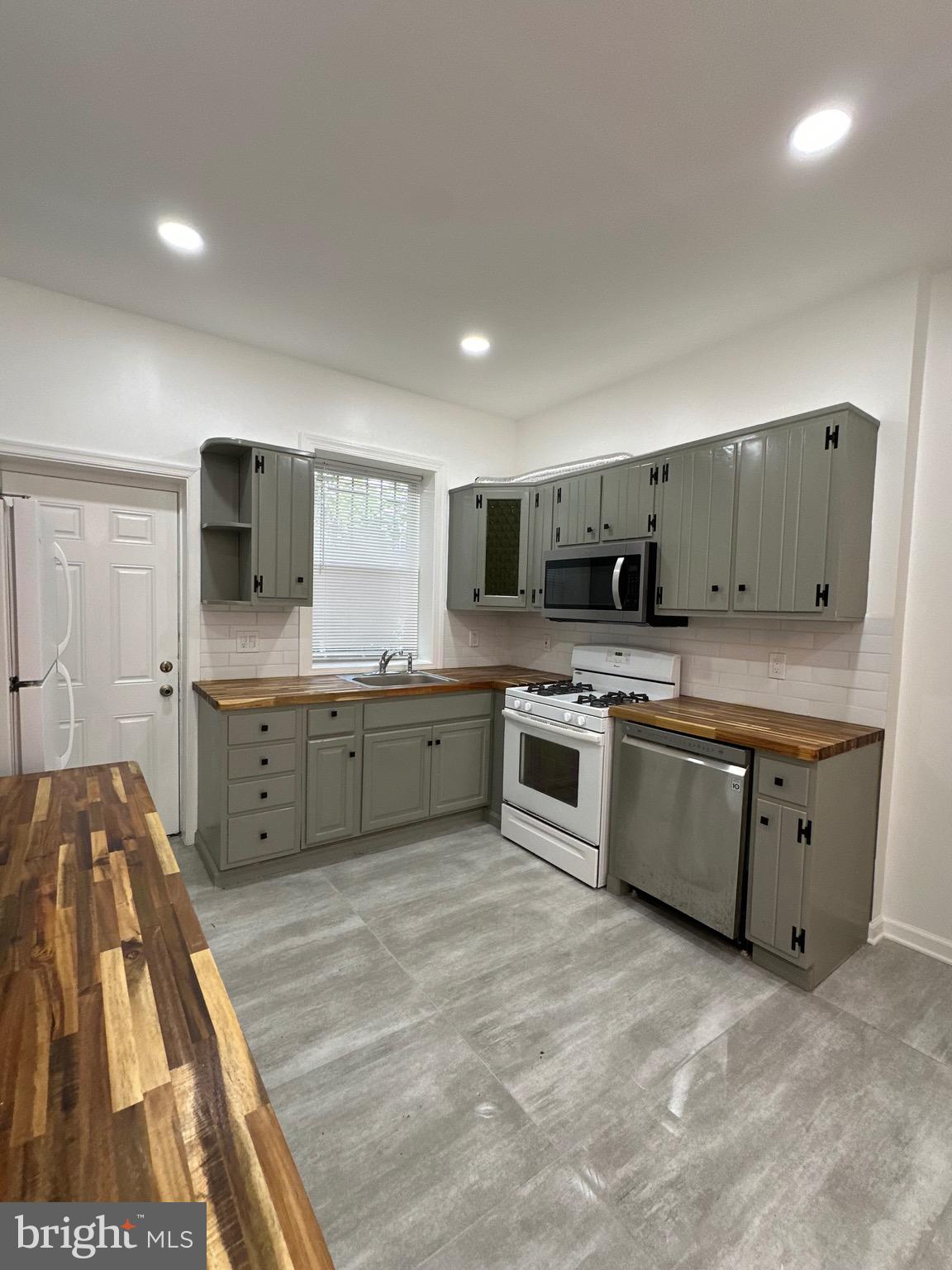 HUNTING PARK - Residential Lease