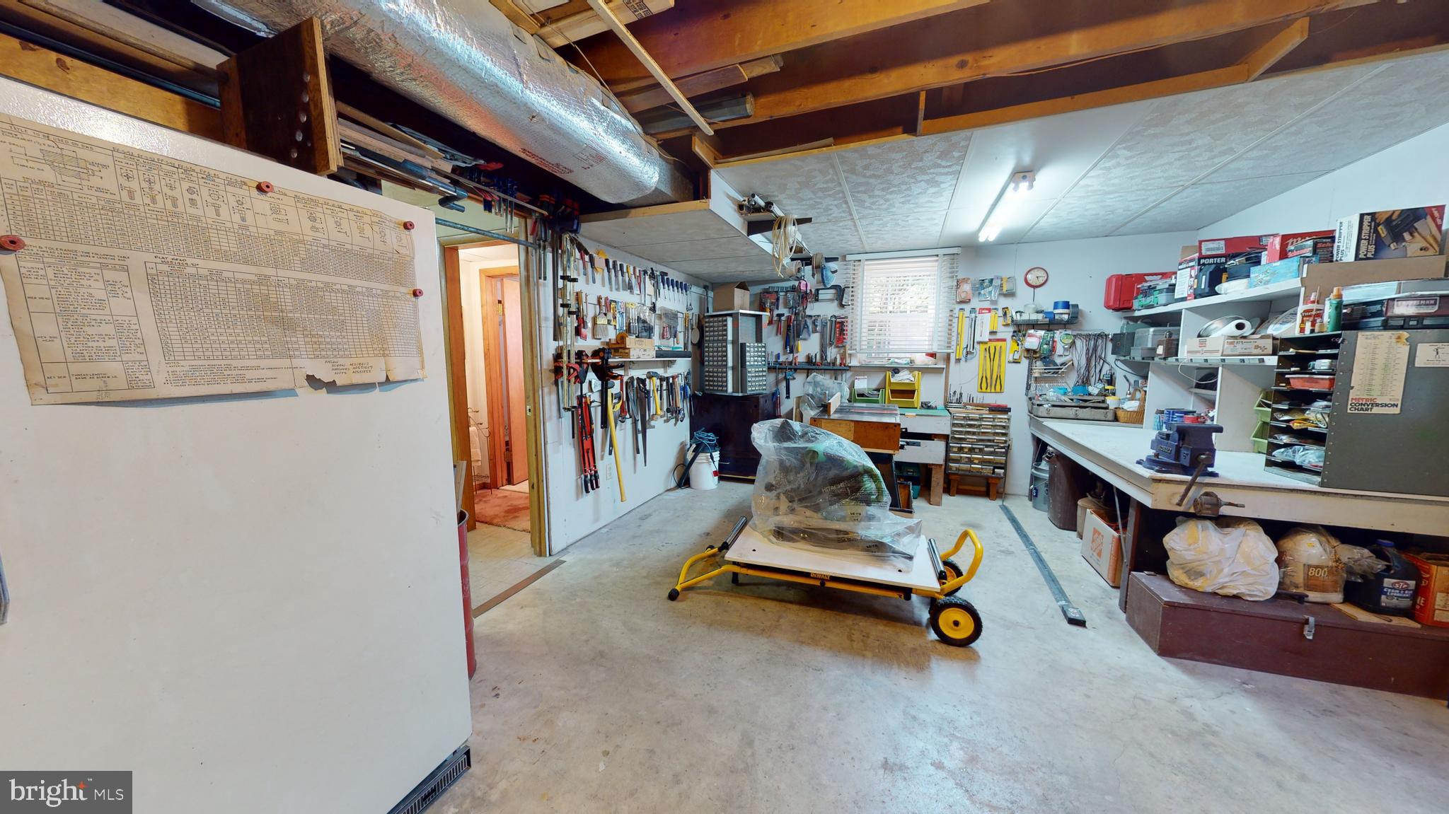 PRESLEY MANOR - Residential