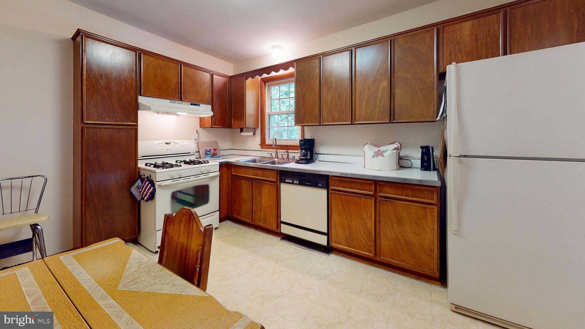 PRESLEY MANOR - Residential