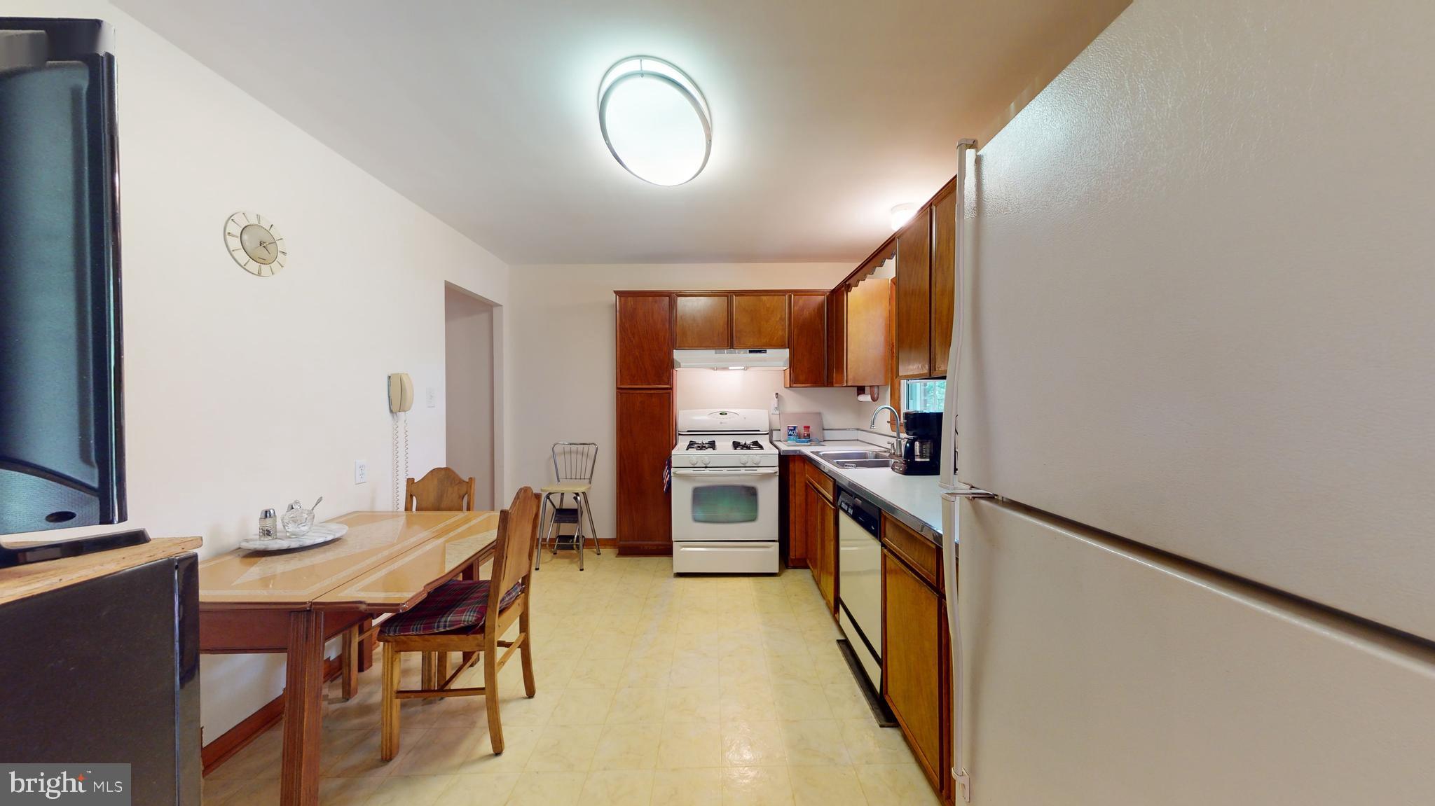 PRESLEY MANOR - Residential