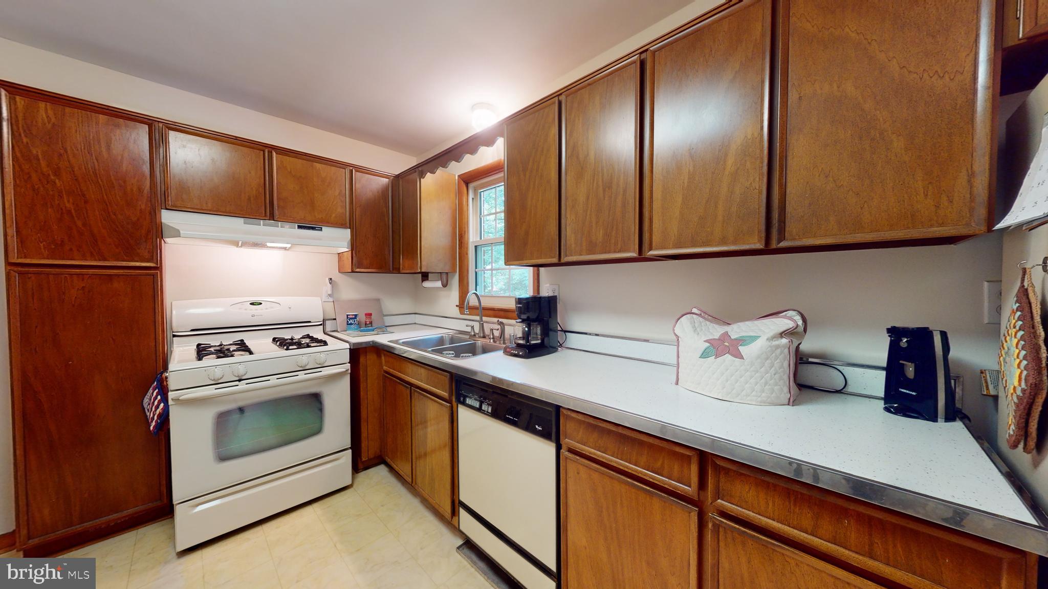 PRESLEY MANOR - Residential