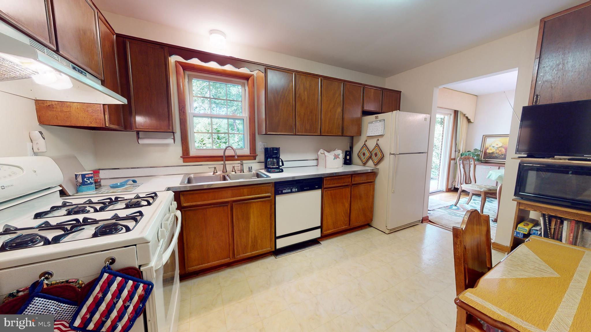 PRESLEY MANOR - Residential