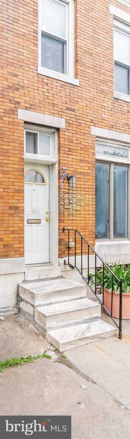 Check out this classic brick-front 3-bedroom, 1-bath townhome located in the heart of Baltimore, MD! With its spacious layout and large windows throughout, this home is full of natural light and charm.
The separate living room offers a great spot to kick back and relax, and the kitchen provides plenty of cabinet space—ideal for everyday cooking or hosting guests.
Each bedroom includes cabinetry for added storage, and the full bathroom is functional and ready for use.
Whether you're looking for your first home, a solid investment, or a place to make your own, this property offers a great opportunity in a convenient Baltimore location. Don’t miss your chance to explore the potential of this bright and welcoming space—schedule your tour today!