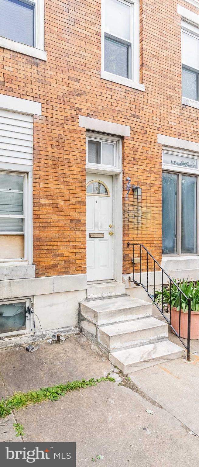 Check out this classic brick-front 3-bedroom, 1-bath townhome located in the heart of Baltimore, MD! With its spacious layout and large windows throughout, this home is full of natural light and charm.
The separate living room offers a great spot to kick back and relax, and the kitchen provides plenty of cabinet space—ideal for everyday cooking or hosting guests.
Each bedroom includes cabinetry for added storage, and the full bathroom is functional and ready for use.
Whether you're looking for your first home, a solid investment, or a place to make your own, this property offers a great opportunity in a convenient Baltimore location. Don’t miss your chance to explore the potential of this bright and welcoming space—schedule your tour today!