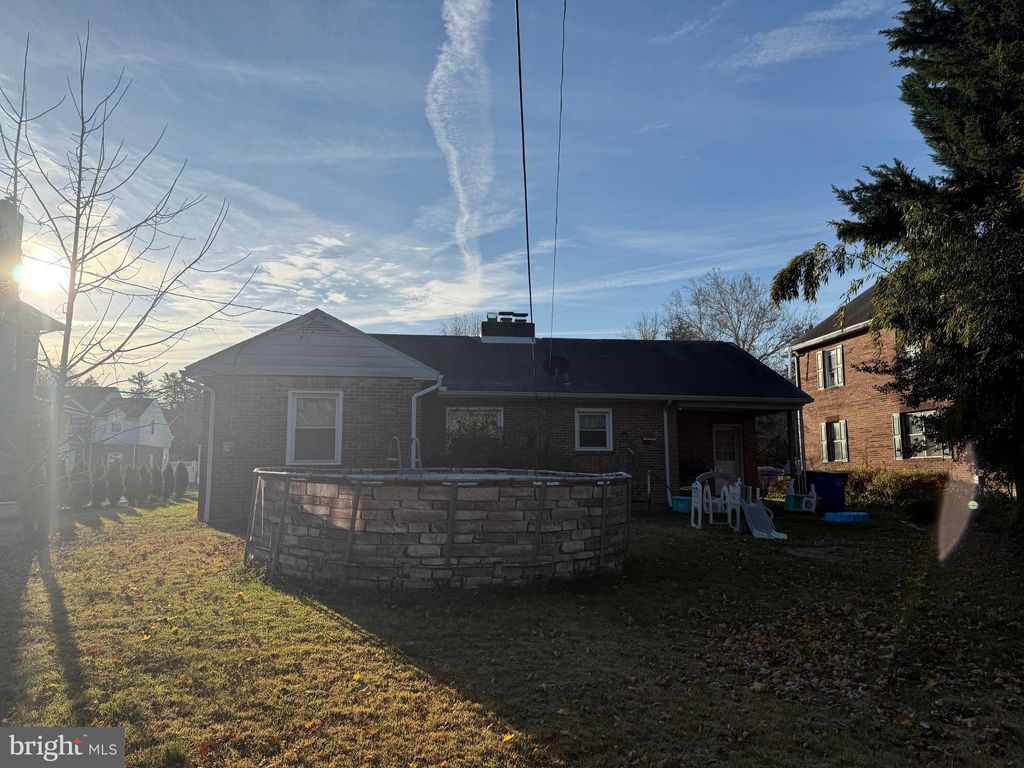 Photo of 685 Colonial Avenue, YORK, PA 17403 (MLS # PAYK2093986)