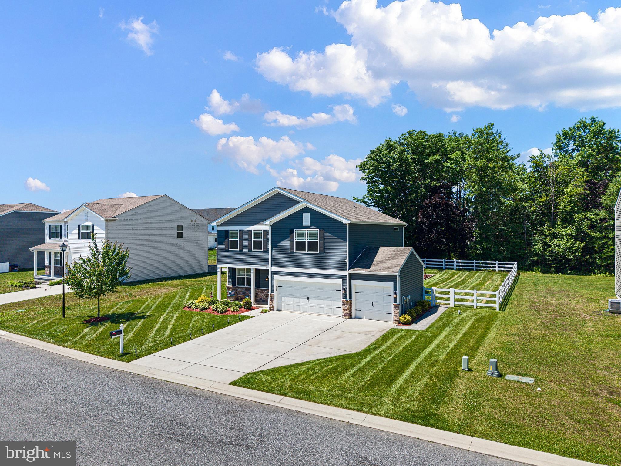 879 RED MAPLE ROAD
