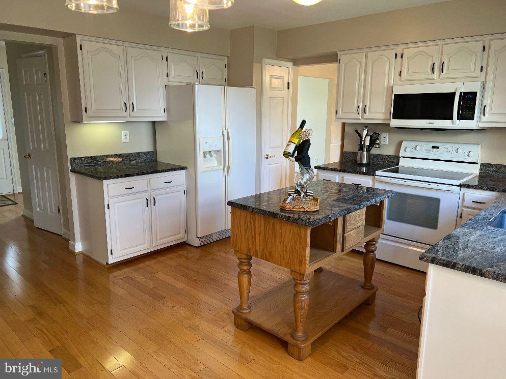 HUNTERS RUN - Residential