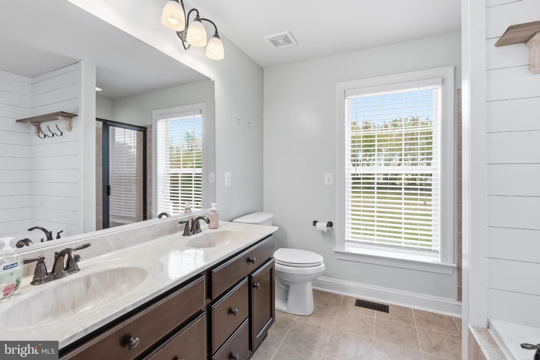 CENTREVILLE - Residential