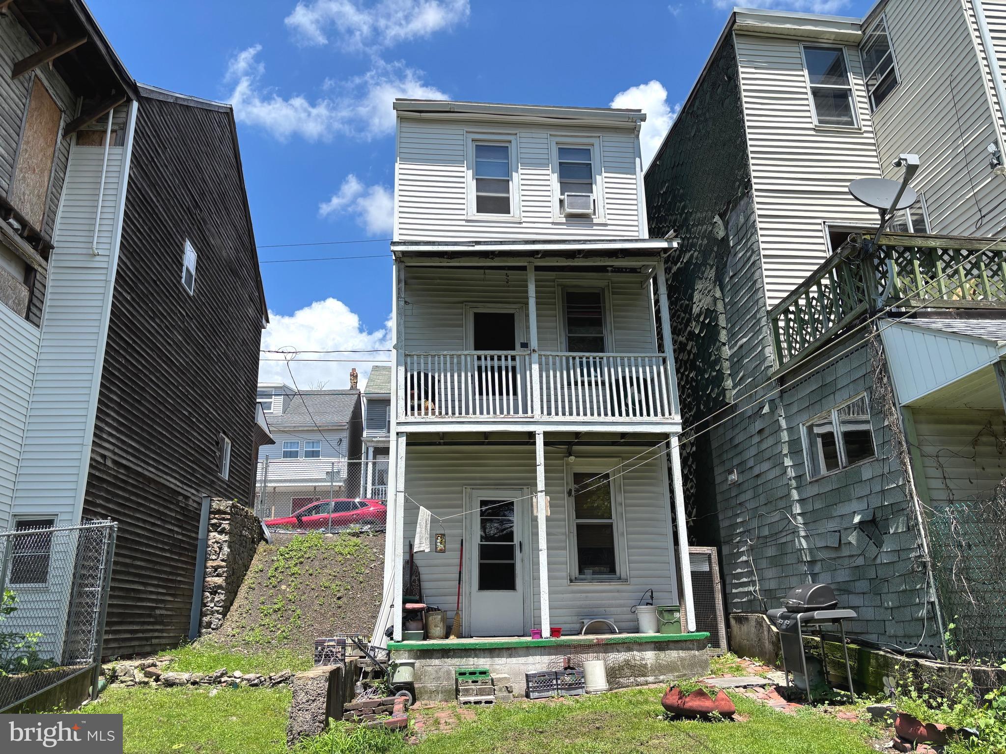 330 W POPLAR STREET