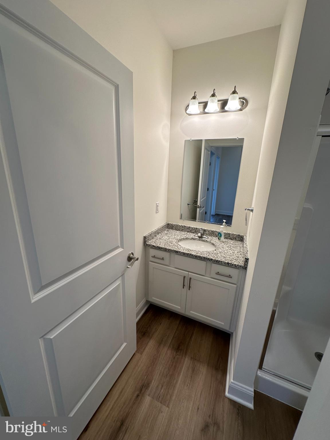 RESIDENCES AT BROOKHAVEN GLEN - Residential Lease