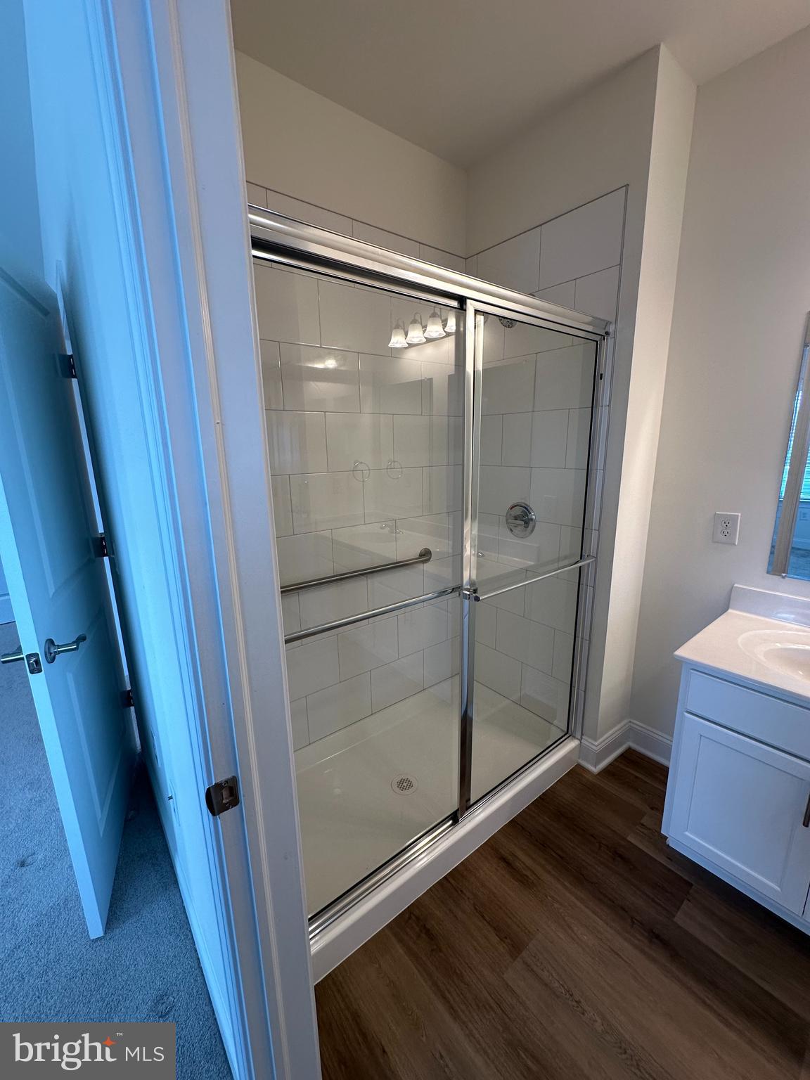 RESIDENCES AT BROOKHAVEN GLEN - Residential Lease