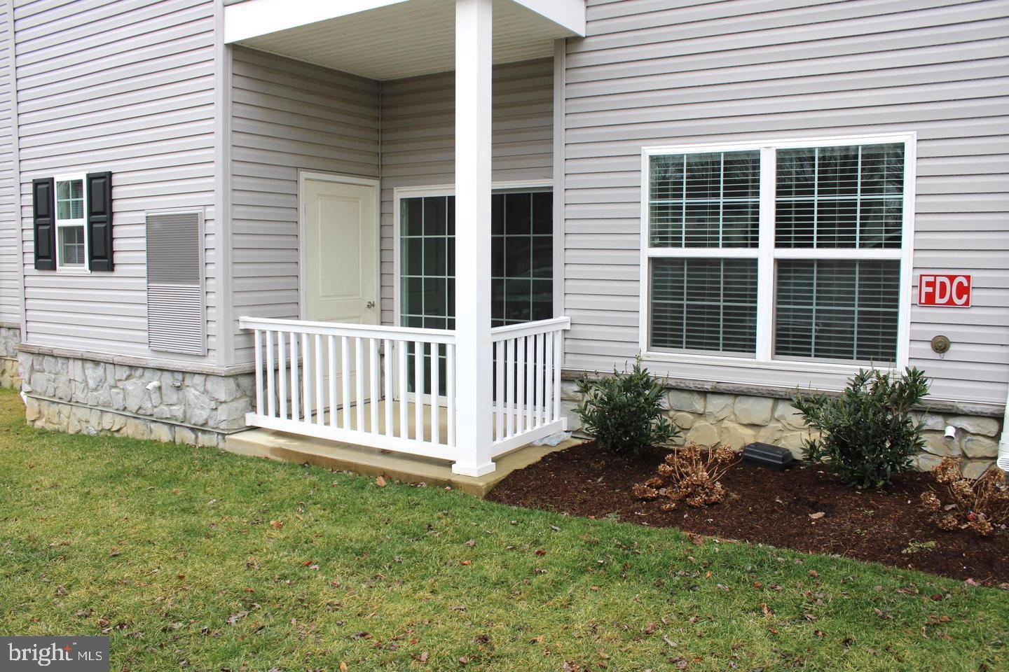 RESIDENCES AT BROOKHAVEN GLEN - Residential Lease