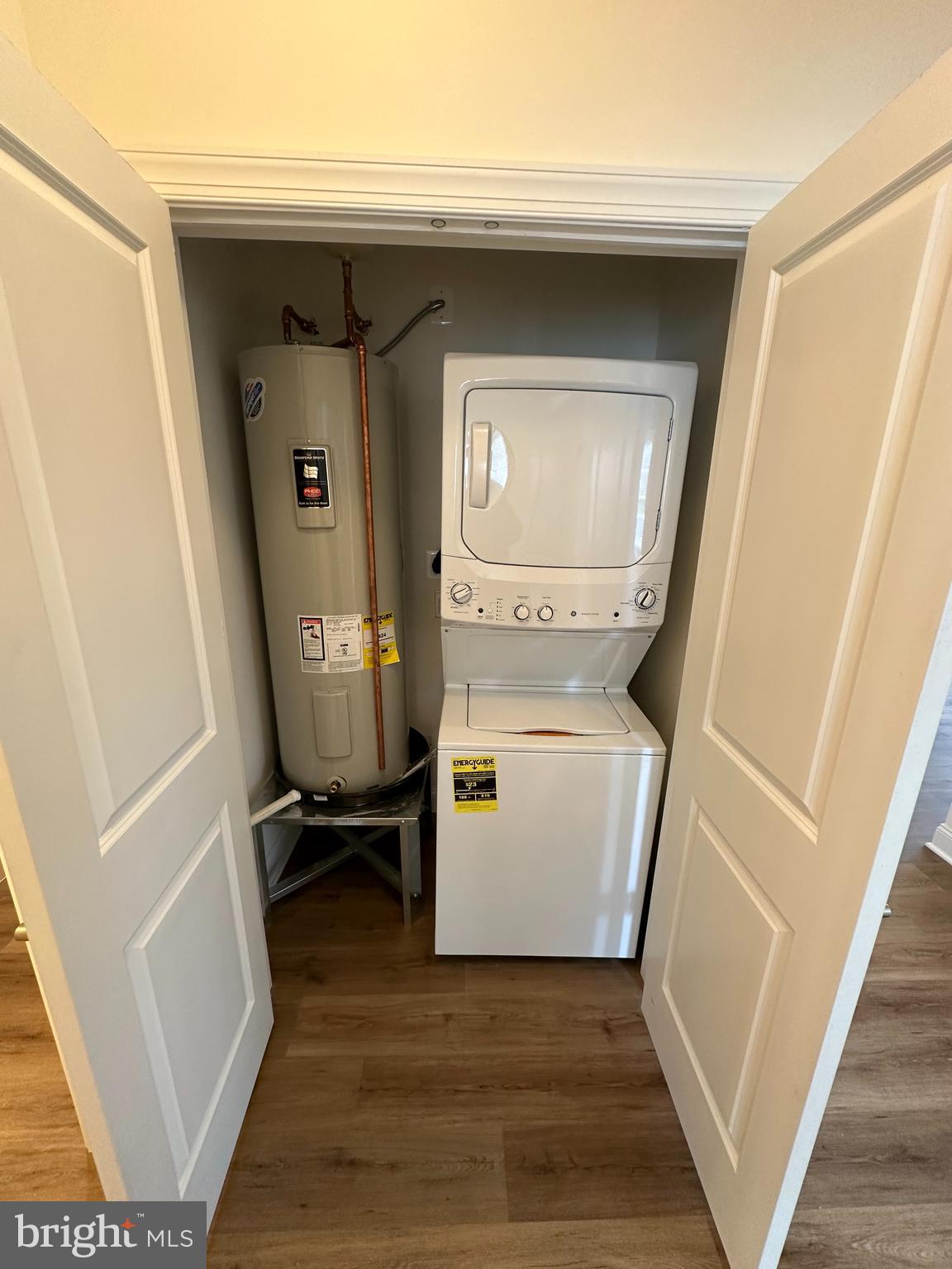 RESIDENCES AT BROOKHAVEN GLEN - Residential Lease