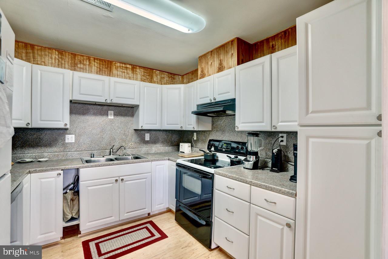 PARKWAY CONDOMINIUMS - Residential