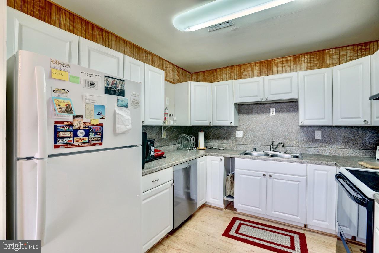 PARKWAY CONDOMINIUMS - Residential