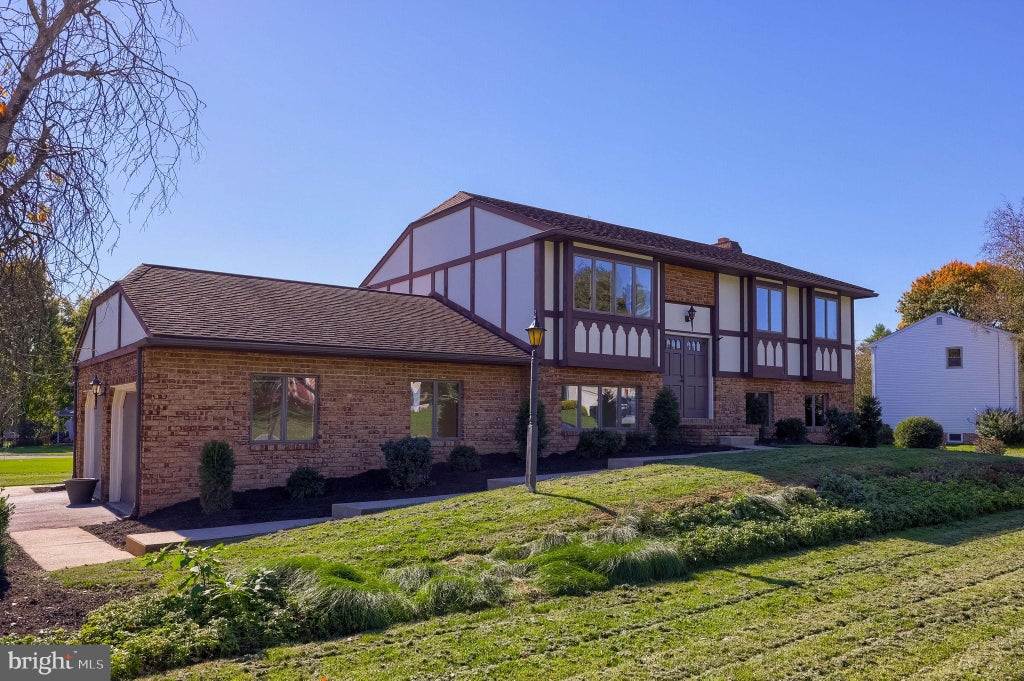 Photo of 1525 Edinborough Circle, LANDISVILLE, PA 17538 (MLS # PALA2097426)