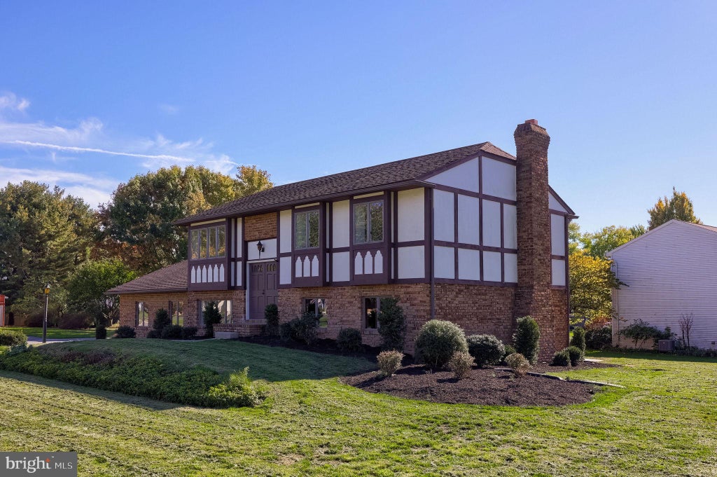 Photo of 1525 Edinborough Circle, LANDISVILLE, PA 17538 (MLS # PALA2097426)