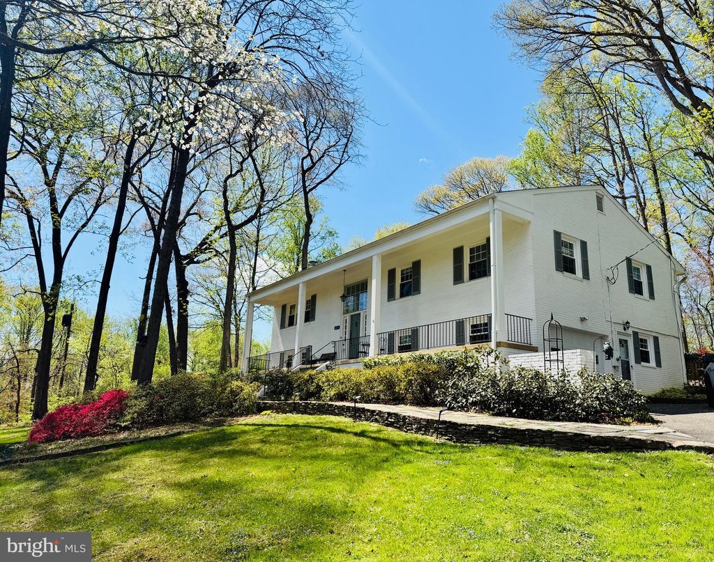 Photo of 3722 Acosta Road, FAIRFAX, VA 22031 (MLS # VAFX2293834)