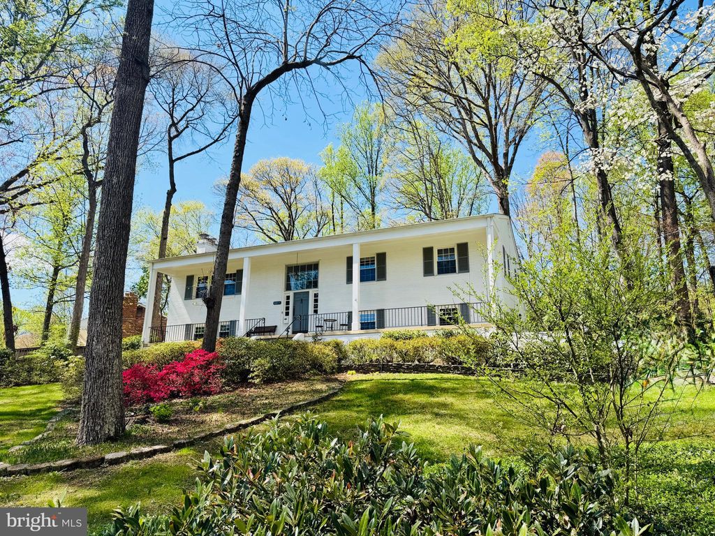 Photo of 3722 Acosta Road, FAIRFAX, VA 22031 (MLS # VAFX2293834)