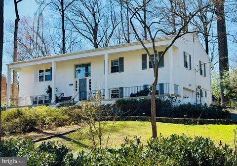 Photo of 3722 Acosta Road, FAIRFAX, VA 22031 (MLS # VAFX2293834)