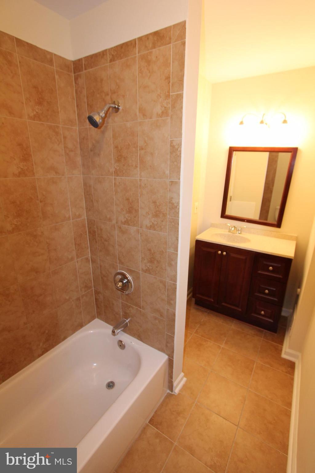 HERITAGE SQUARE - Residential